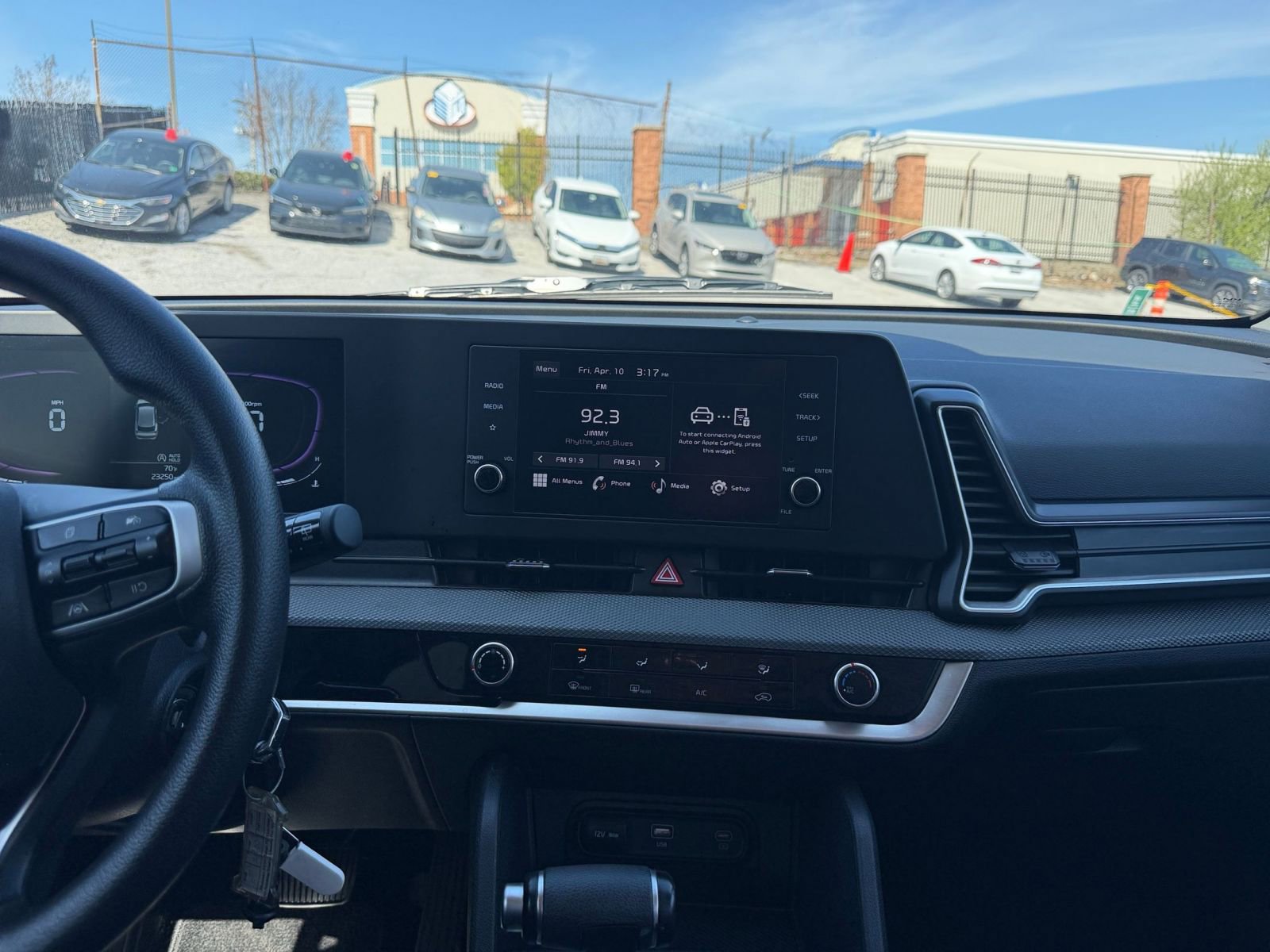 Used 2025 Kia Sportage LX image 17