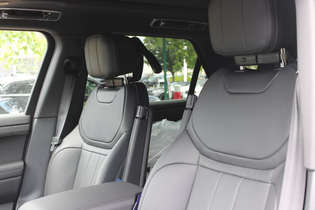 New 2026 Land Rover Range Rover Sport Dynamic SE AWD/4WD image 9