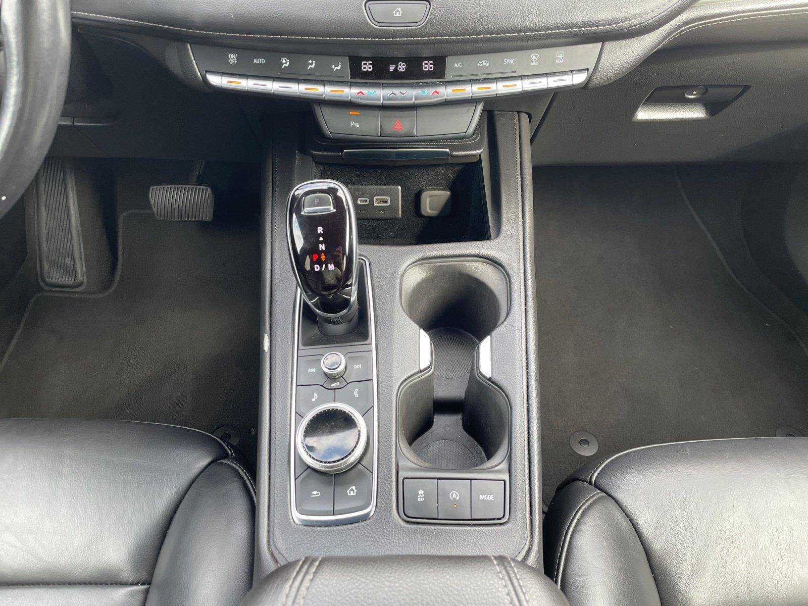 Used 2022 Cadillac XT4 Premium Luxury w/ Safety Alert Package FWD image 11
