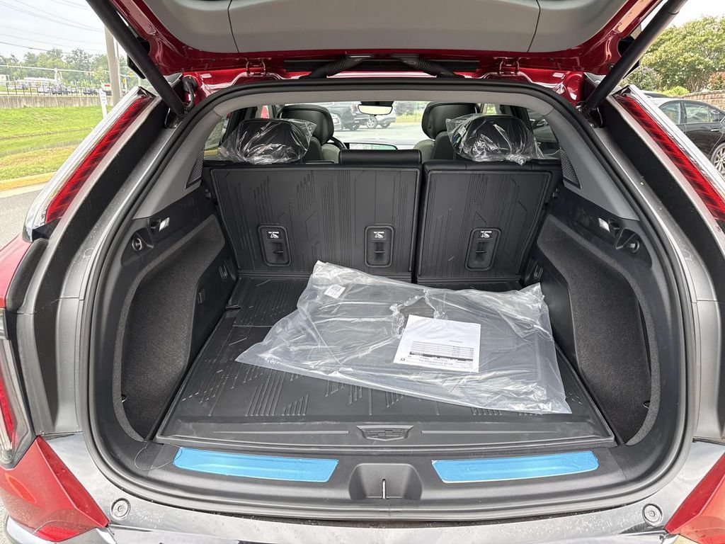 New 2026 Cadillac Optiq Sport 1 w/ LPO, Floor Liner Package AWD/4WD image 12
