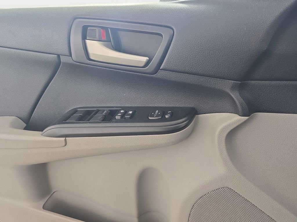 Used 2014 Toyota Camry LE image 28