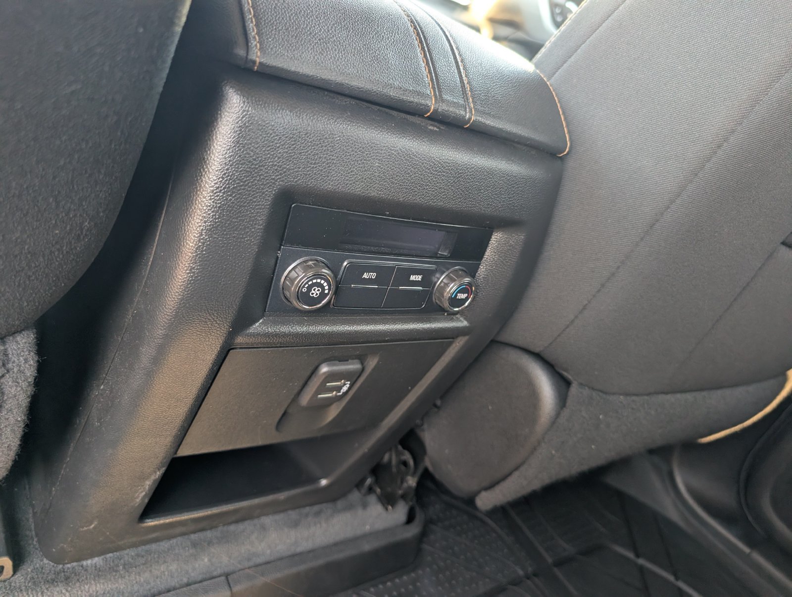 Used 2020 Chevrolet Traverse LT w/ LPO, Blackout Package AWD/4WD image 34