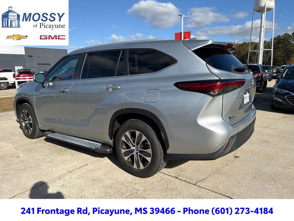 Used 2023 Toyota Highlander L image 5