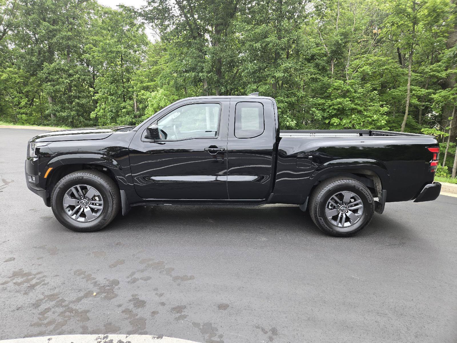 Used 2025 Nissan Frontier SV w/ SV Convenience Package RWD image 5