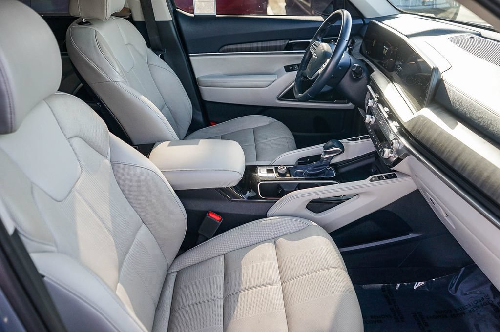 Used 2023 Kia Telluride EX w/ EX Captain's Chair Package FWD image 17