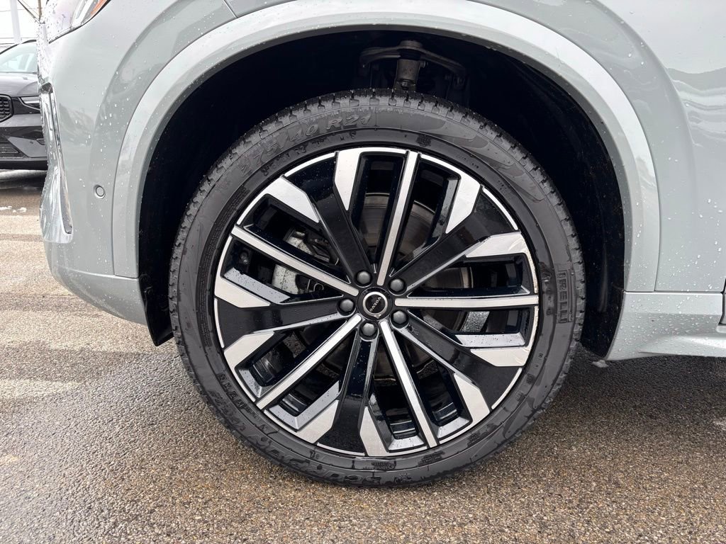 Certified 2026 Volvo XC90 B6 Plus w/ Protection Package Premier image 33