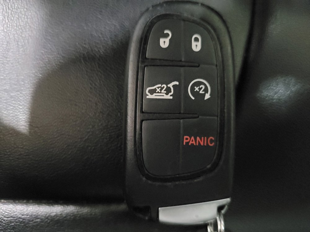 Used 2019 Jeep Cherokee Latitude Plus w/ Comfort/Convenience Group image 32
