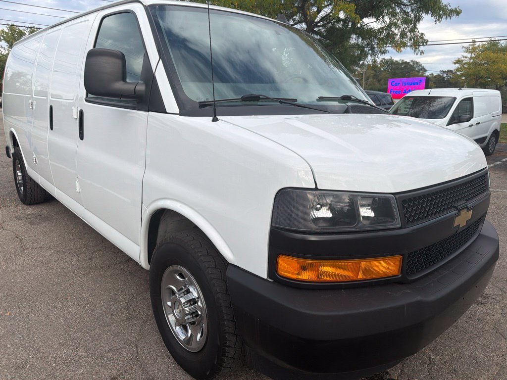 Used 2022 Chevrolet Express 2500 Extended RWD image 3