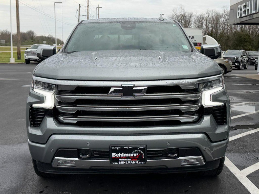 Used 2025 Chevrolet Silverado 1500 High Country w/ Technology Package AWD/4WD image 13