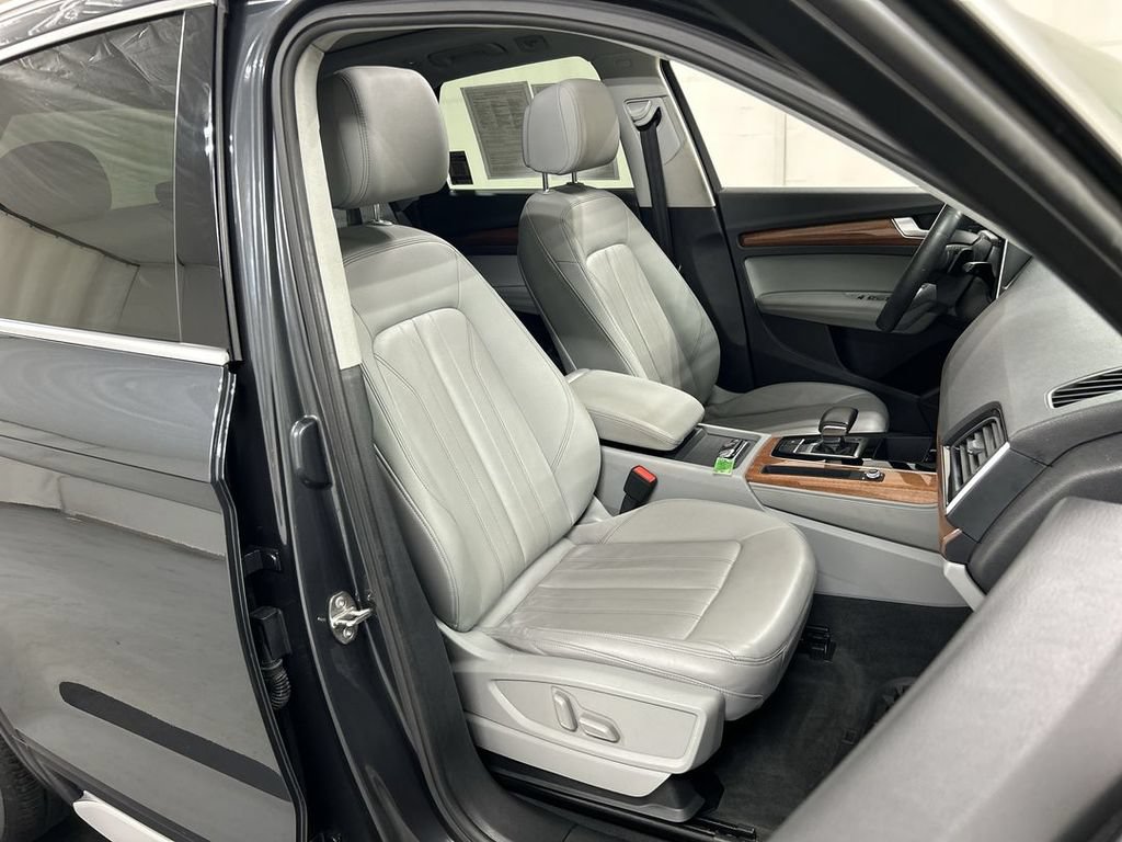 Used 2021 Audi Q5 2.0T Premium Plus w/ Premium Plus Package AWD/4WD image 23