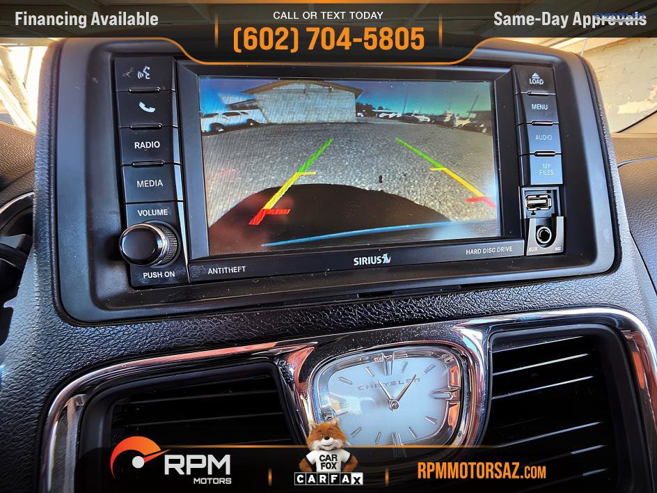 Used 2015 Chrysler Town & Country Touring image 17