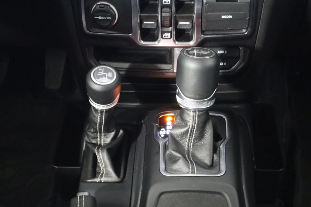 Used 2023 Jeep Wrangler Unlimited Sahara w/ Cold Weather Group AWD/4WD image 27