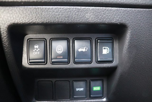 Used 2020 Nissan Rogue SV FWD image 25