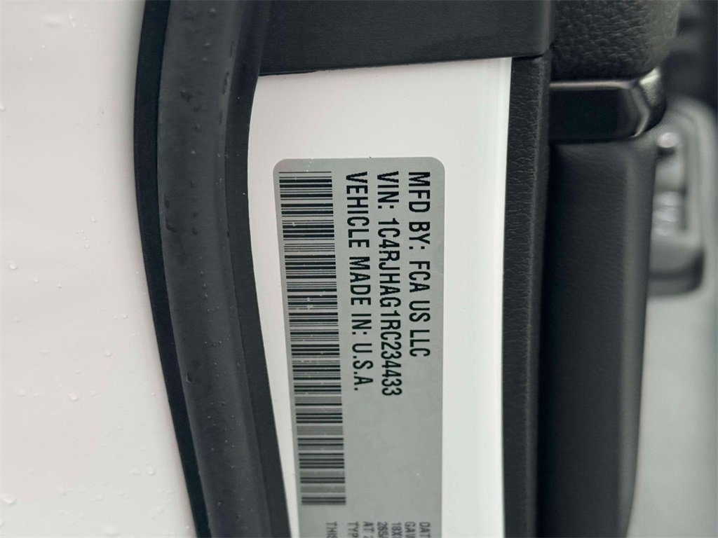 Used 2024 Jeep Grand Cherokee Altitude image 16