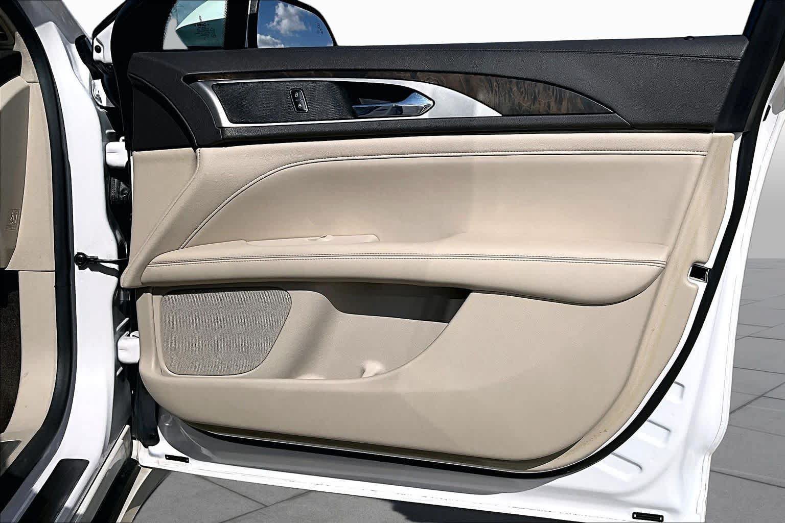 Used 2017 Lincoln MKZ Reserve FWD image 22