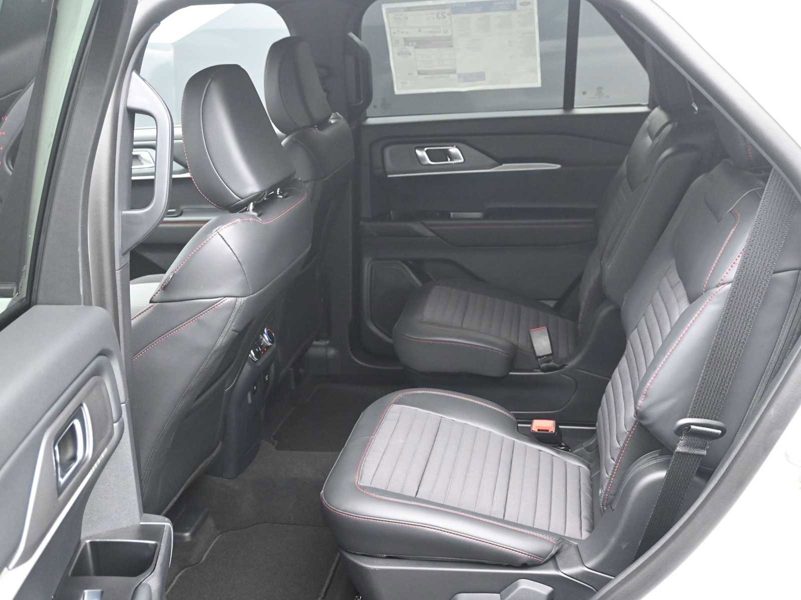 New 2026 Ford Explorer ST-Line w/ ST-Line Street Pack image 12