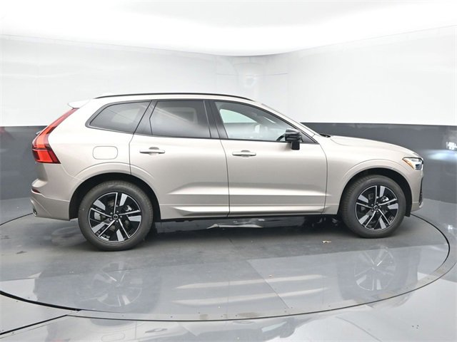 New 2026 Volvo XC60 B5 Core w/ Climate Package image 8