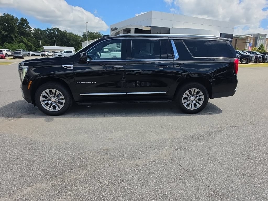 Used 2025 GMC Yukon XL Denali AWD/4WD image 4