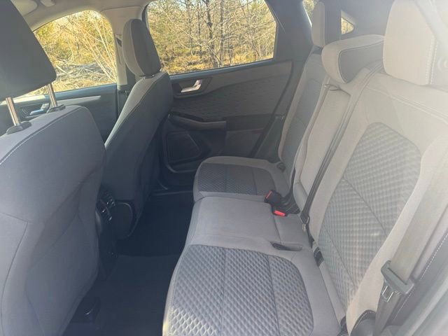 Used 2020 Ford Escape SE image 15