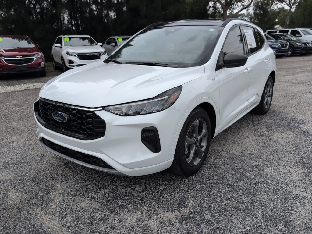 Used 2023 Ford Escape ST-Line w/ Tech Pack #1 FWD image 6
