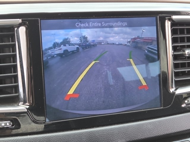Used 2017 Chrysler Pacifica Touring-L Plus w/ Tire & Wheel Group FWD image 6