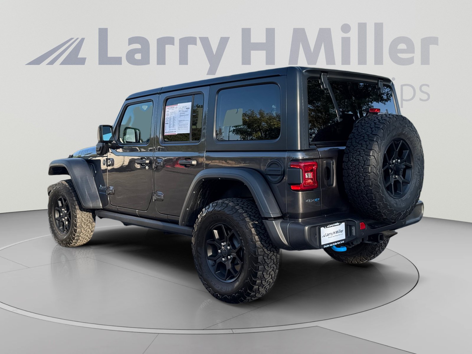 Used 2024 Jeep Wrangler Unlimited AWD/4WD image 3