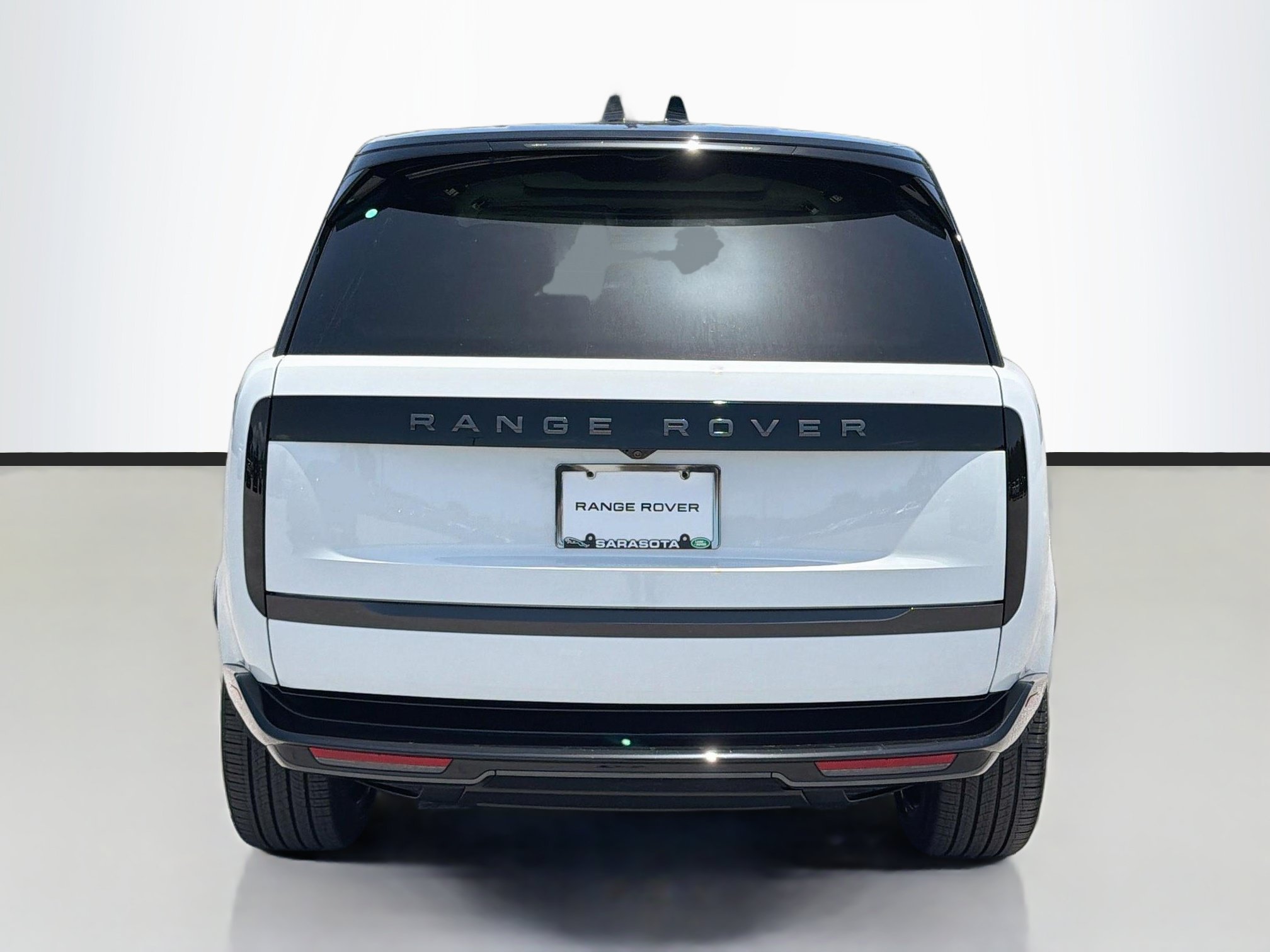 New 2026 Land Rover Range Rover Long Wheelbase SE AWD/4WD image 4