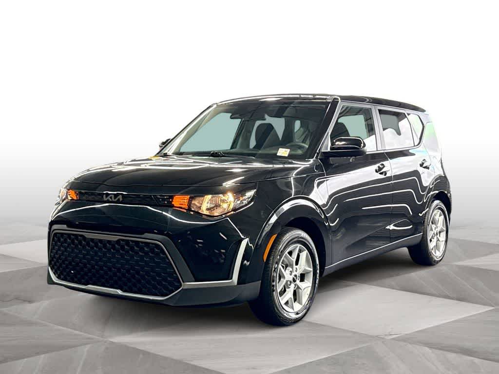 Used 2025 Kia Soul LX w/ LX Technology Package FWD image 4