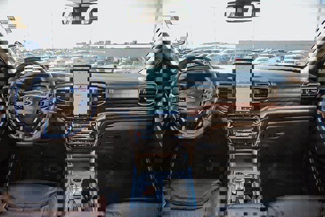 Used 2023 Ford Explorer King Ranch w/ Technology Package image 5