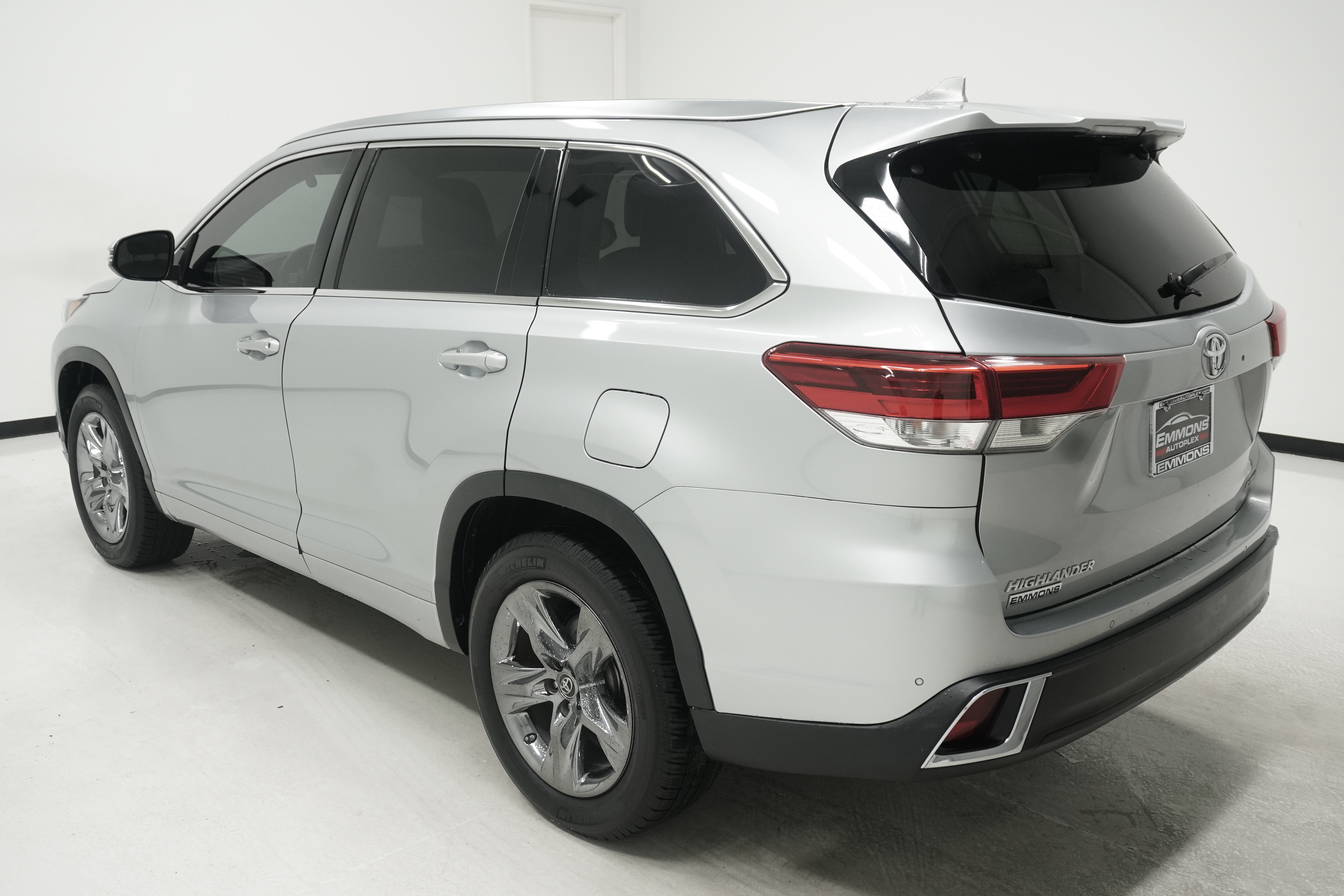 Used 2017 Toyota Highlander Limited Platinum FWD image 6