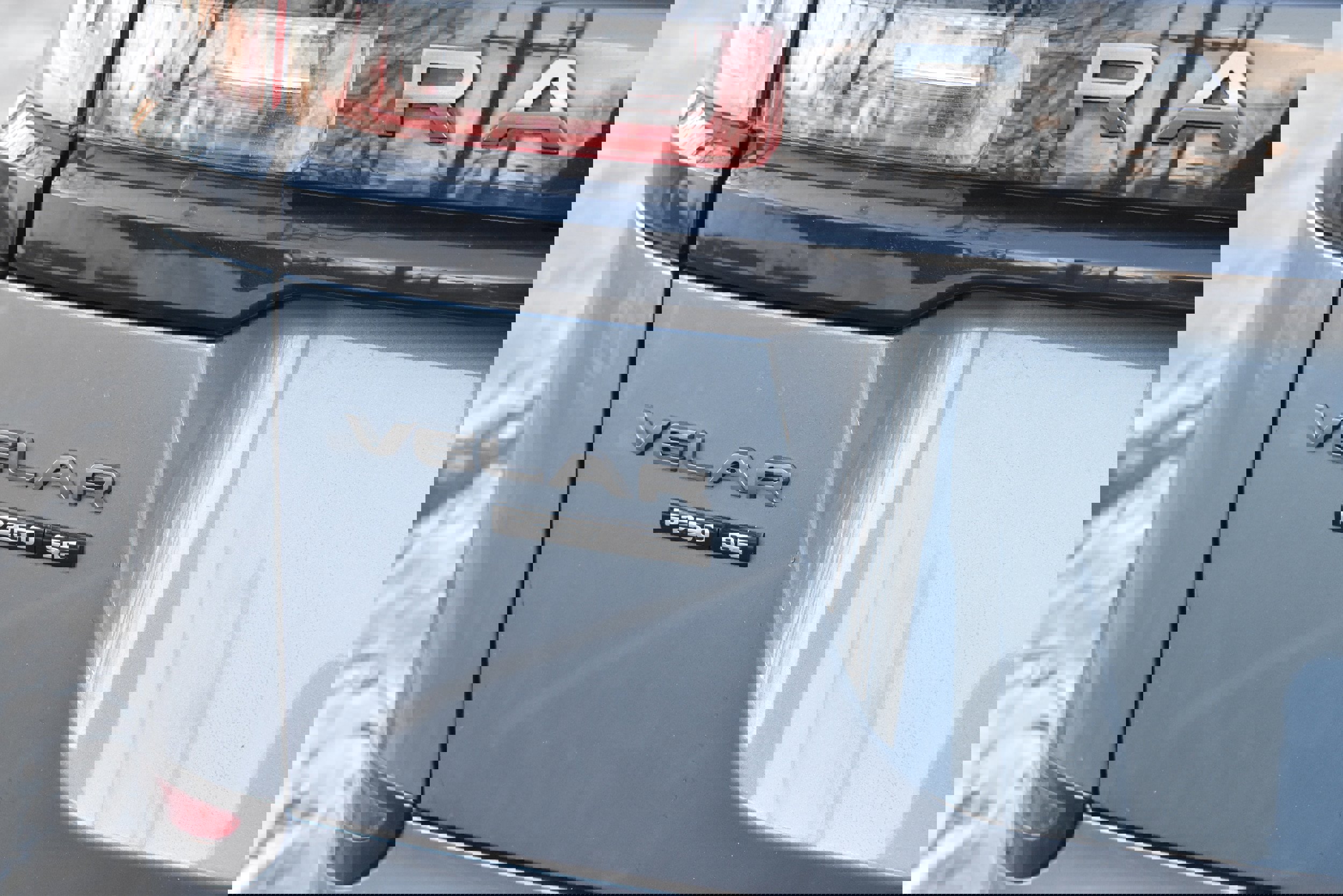 Used 2019 Land Rover Range Rover Velar R-Dynamic SE AWD/4WD image 15