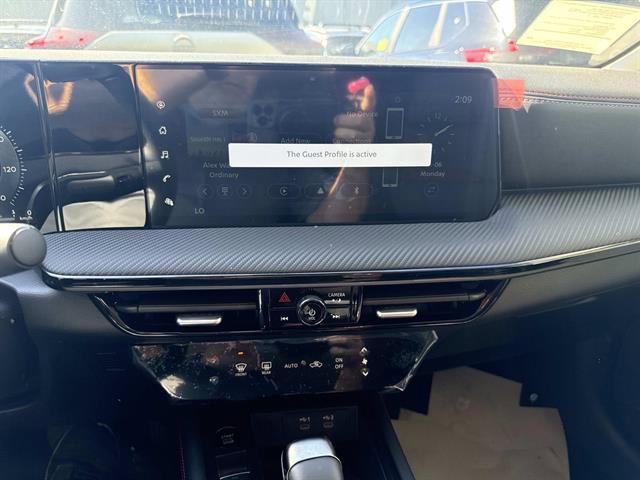 New 2025 Nissan Kicks SR w/ Illumination Package image 9