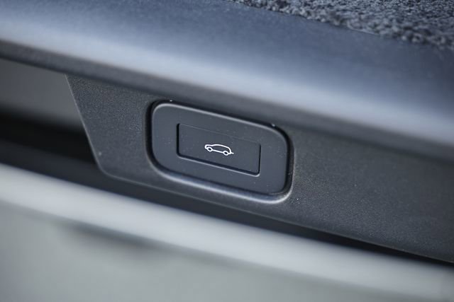 New 2026 Land Rover Range Rover Long Wheelbase SE image 40