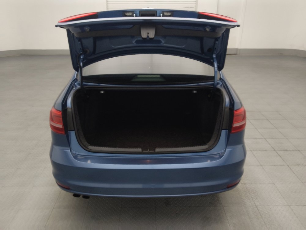 Used 2015 Volkswagen Jetta SE FWD image 29