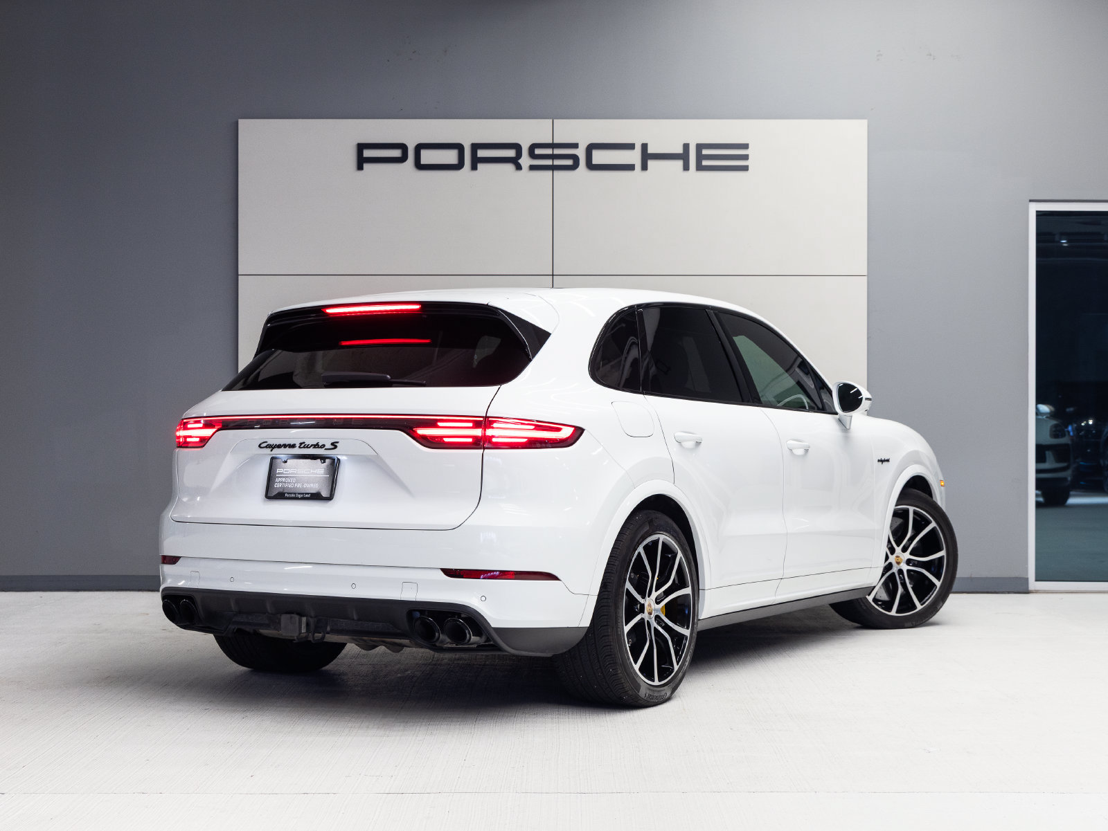 Certified 2020 Porsche Cayenne Turbo S AWD/4WD image 7
