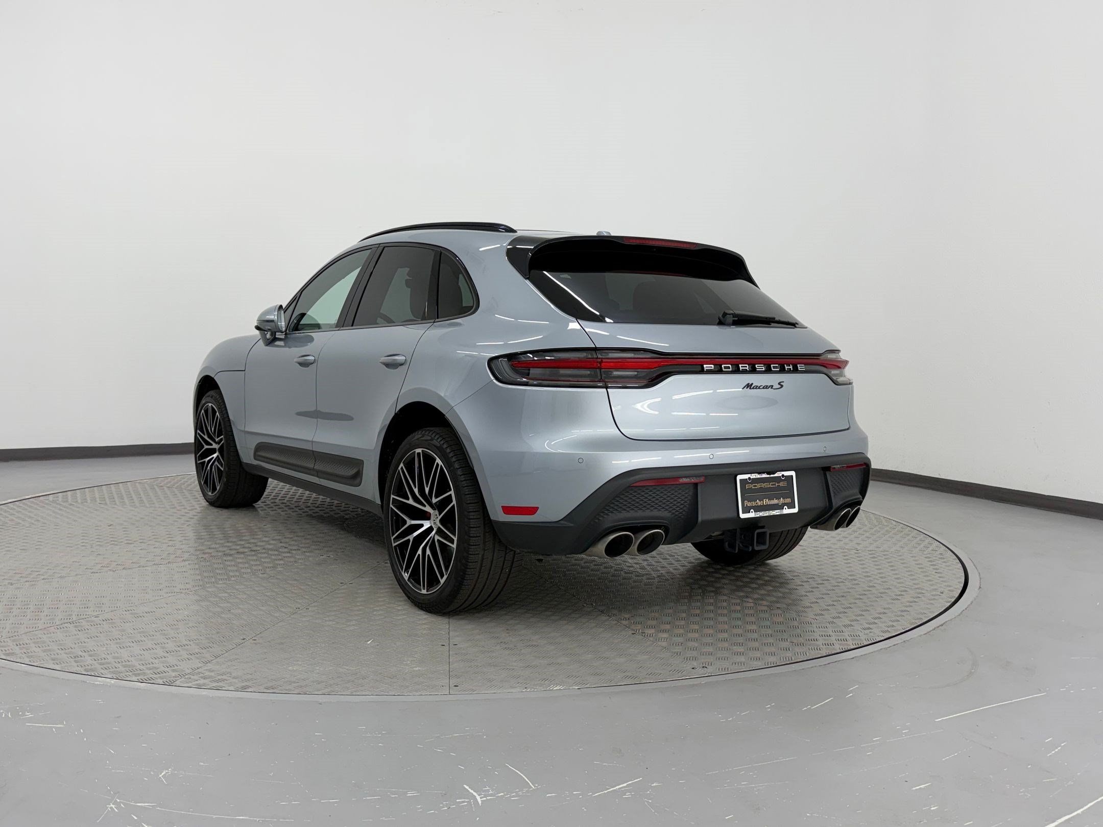Certified 2024 Porsche Macan S AWD/4WD image 3