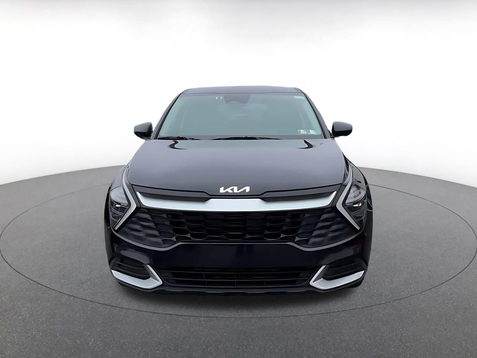 Used 2025 Kia Sportage LX image 4