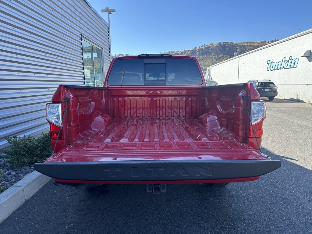 Used 2021 Nissan Titan SV w/ SV Convenience Package image 4