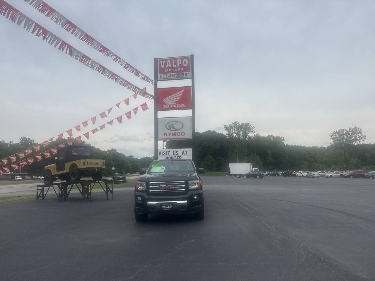 Used 2017 GMC Canyon SLE w/ All Terrain X Package AWD/4WD image 3