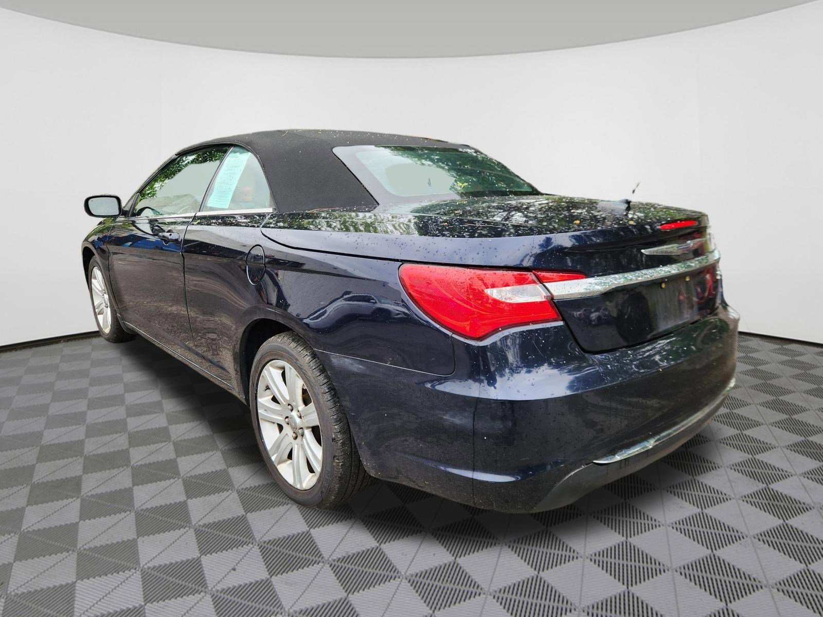 Used 2012 Chrysler 200 Touring FWD image 3
