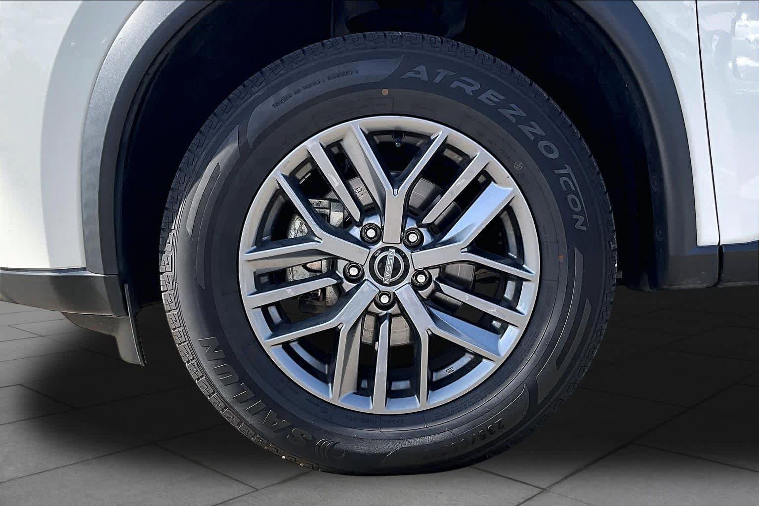 Used 2023 Nissan Rogue S FWD image 9