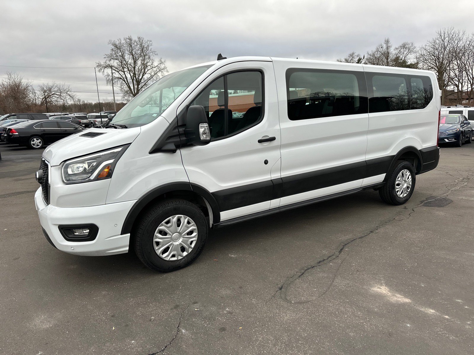 Used 2023 Ford Transit 350 XLT image 5