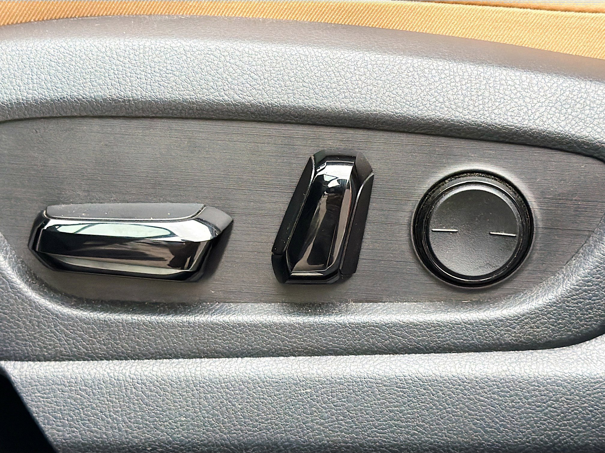 Used 2025 Lexus UX 300h FWD image 25