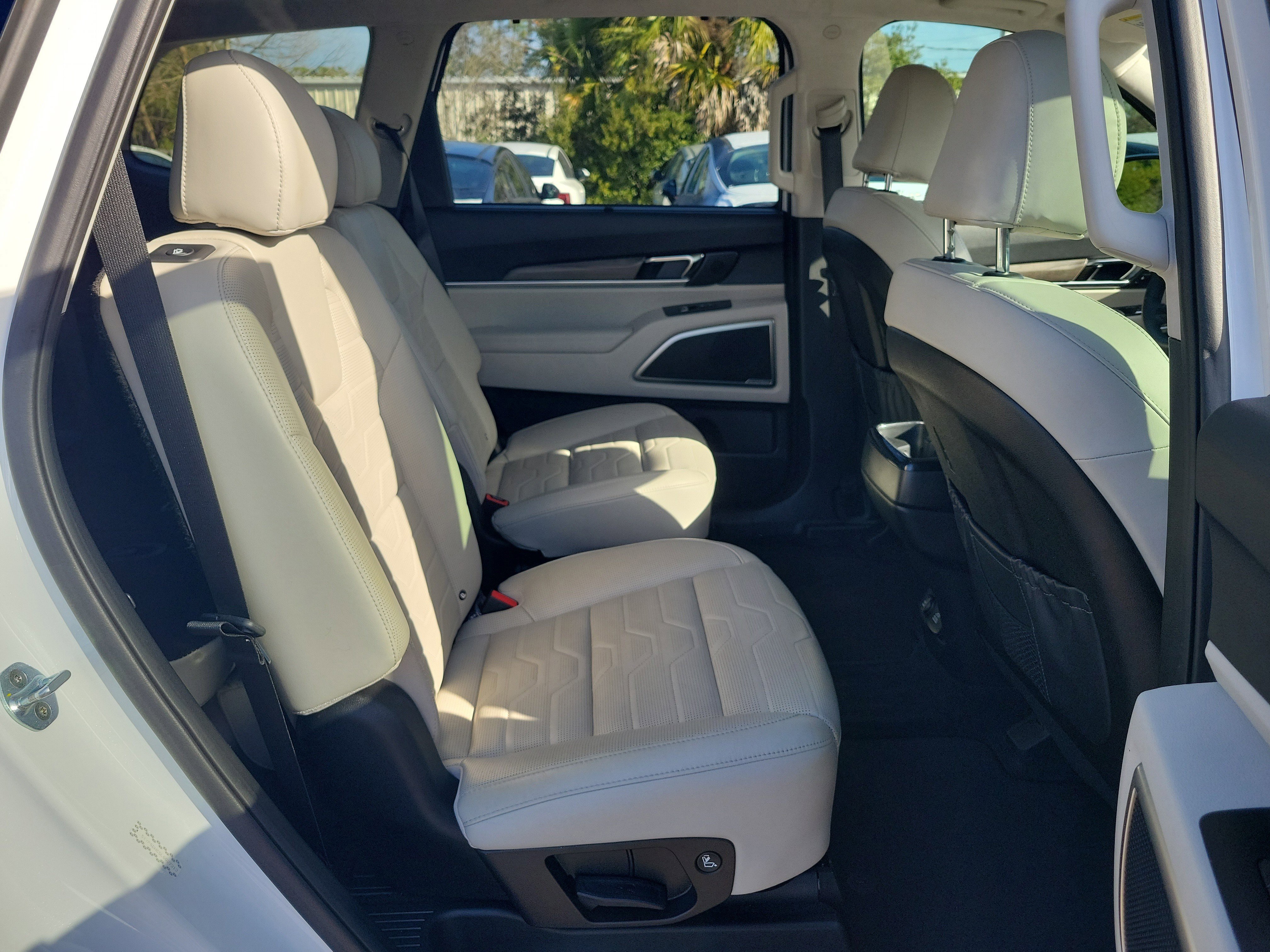 Used 2020 Kia Telluride SX w/ SX Prestige Package image 12