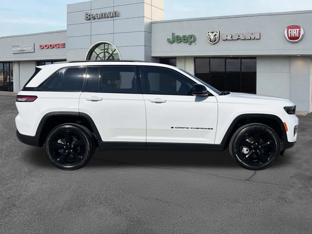 Used 2024 Jeep Grand Cherokee Limited w/ Black Appearance Package AWD/4WD image 8