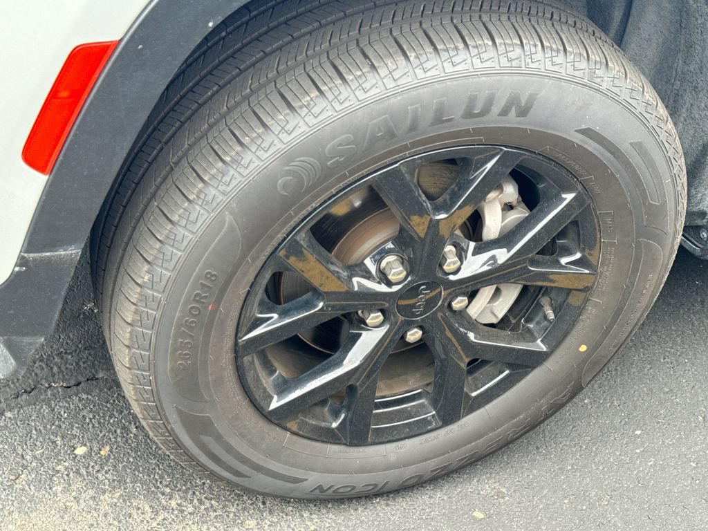 Used 2024 Jeep Grand Cherokee Altitude AWD/4WD image 9