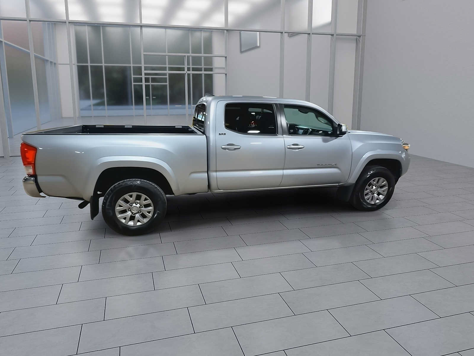Used 2019 Toyota Tacoma SR5 AWD/4WD image 9