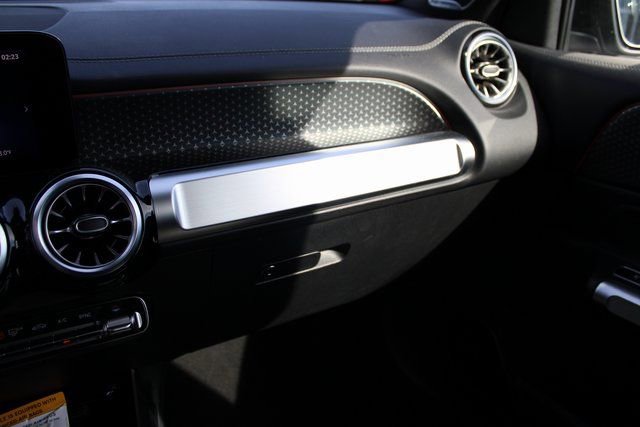 New 2024 Mercedes-Benz GLB 35 AMG 4MATIC image 33