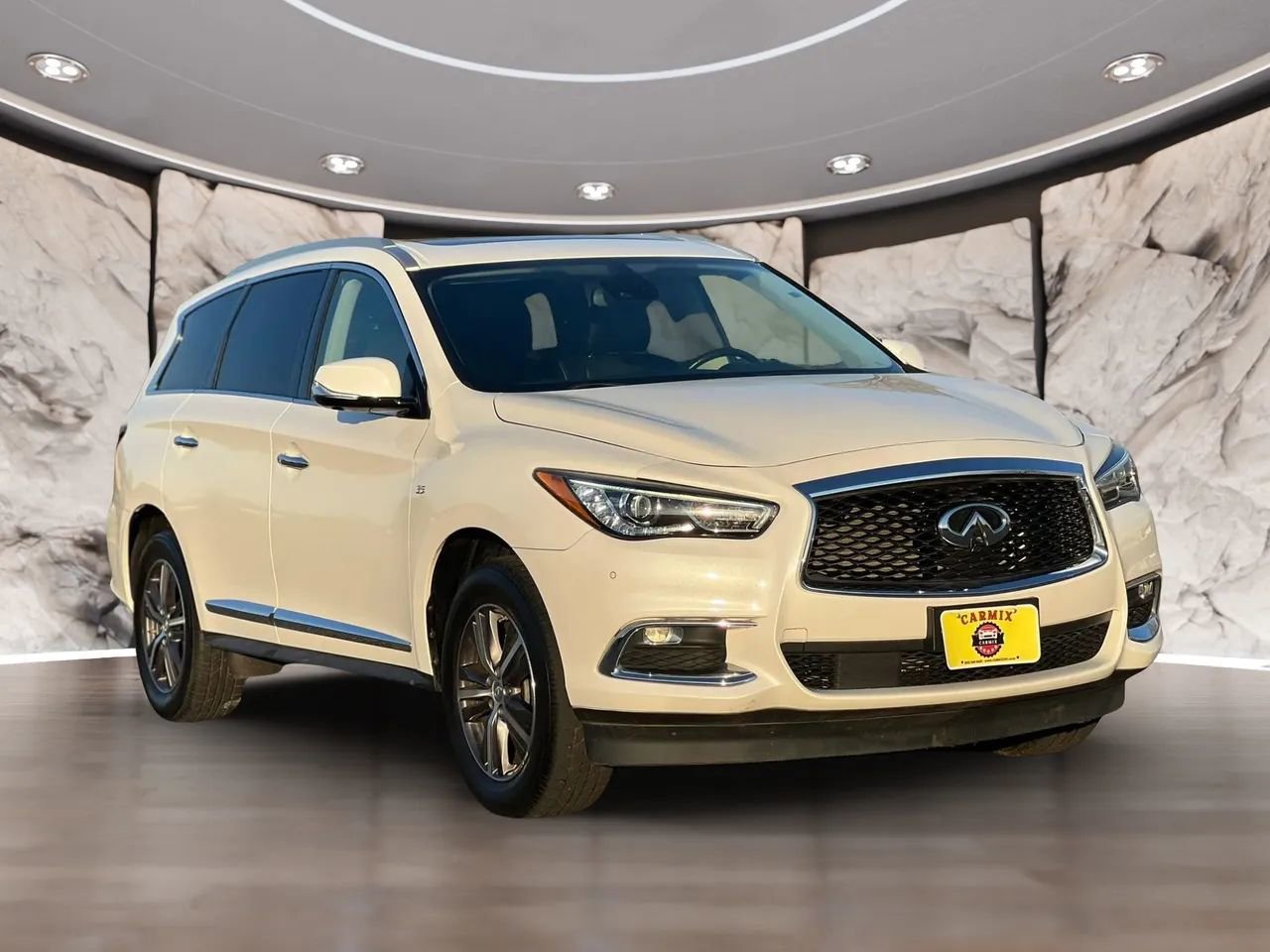 Used 2019 INFINITI QX60 Luxe w/ Essential Package image 3