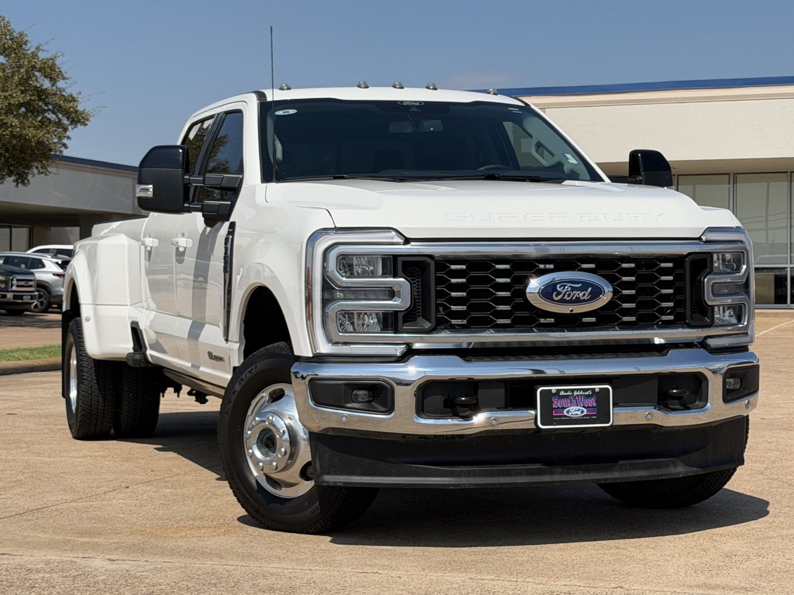 Used 2025 Ford F350 Lariat w/ Lariat Ultimate Package AWD/4WD image 2